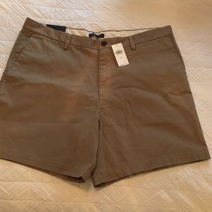 NWT Banana Republic Dark Khaki 7” Aiden Short